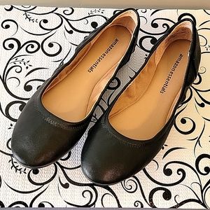 LIKE NEW! Cute little Essential Stretch Ballet Flats
